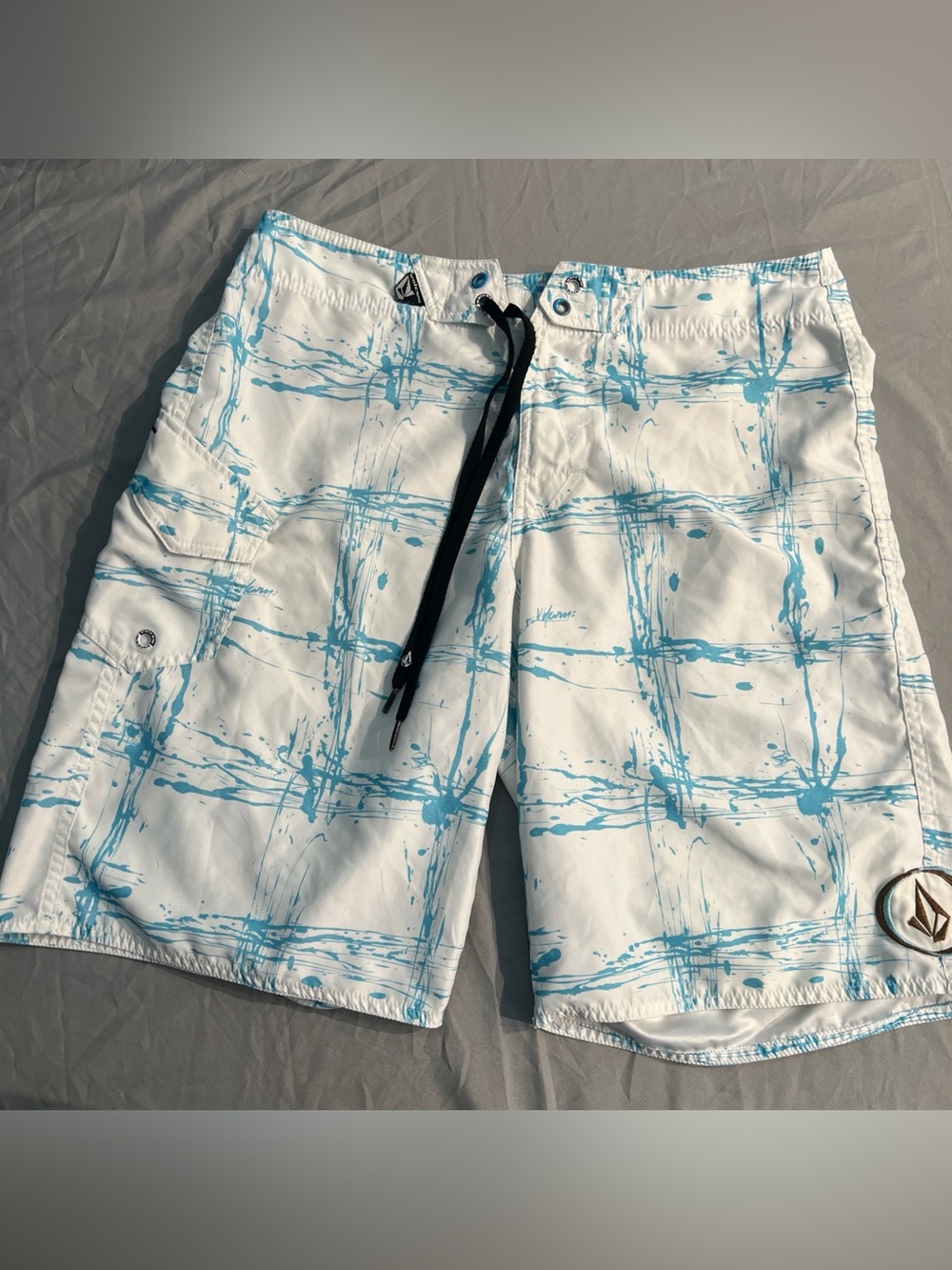 Vintage Y2K Volcom Board Shorts Sz Mens 33 white blue Swim Trunks surfer